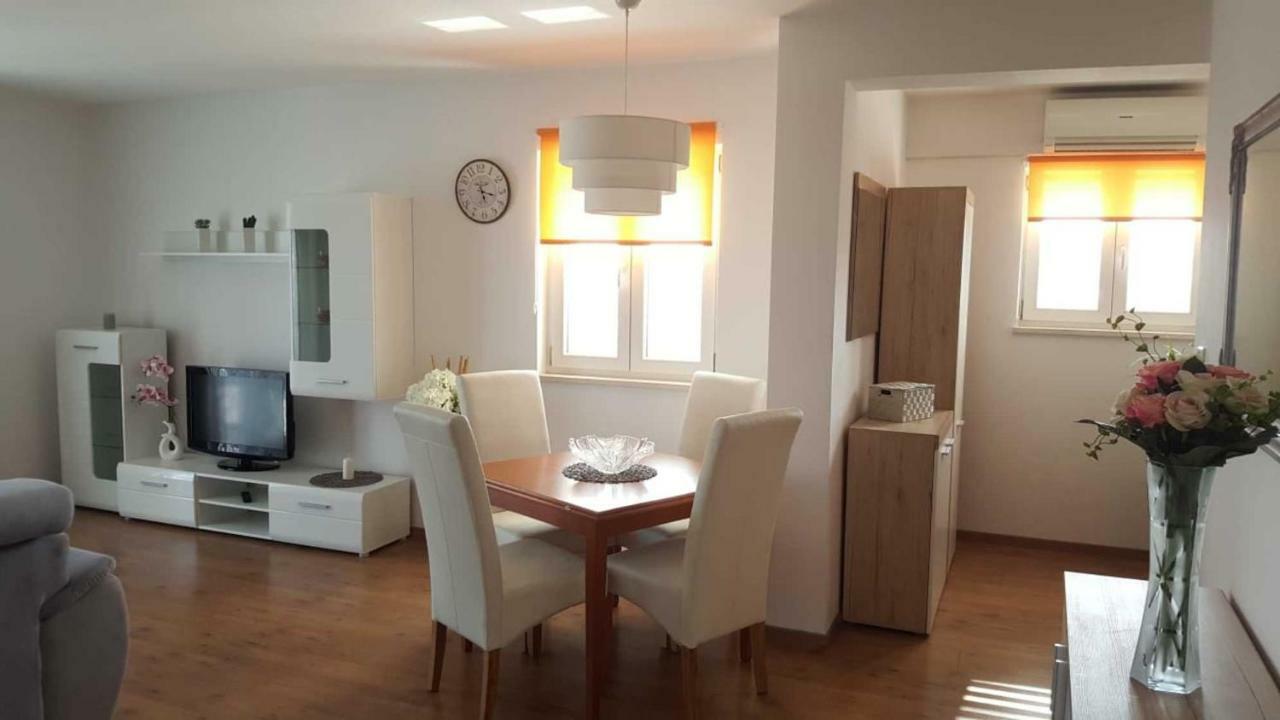 Cozy Apartment With Sea View Kaštela Exterior foto