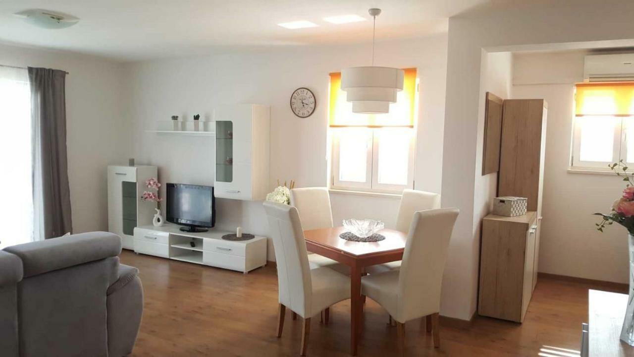 Cozy Apartment With Sea View Kaštela Exterior foto